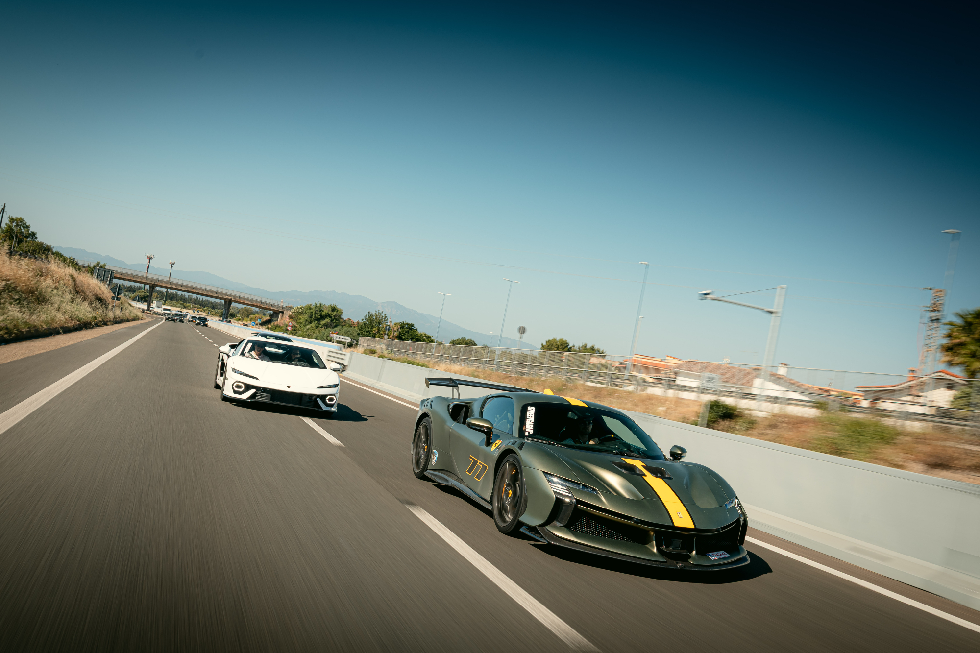 ferrari en lamborghini samen aan het rijden