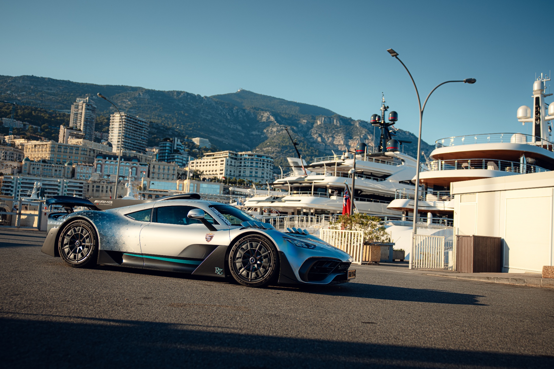 AMG project one in de haven van monaco